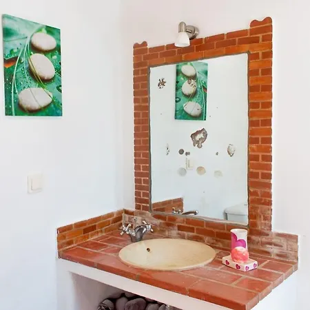 Window To The Valley * Santo Isidoro